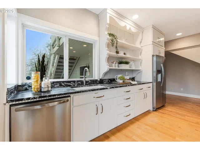 $950,000 | 15109 2nd Street Northeast, Aurora, OR 97002