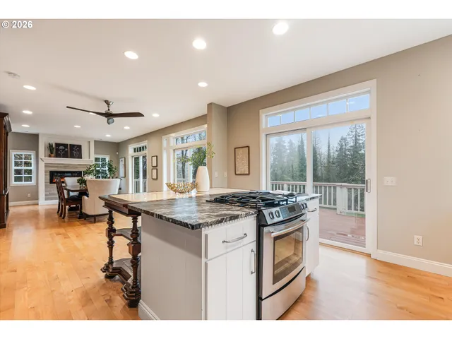 $950,000 | 15109 2nd Street Northeast, Aurora, OR 97002