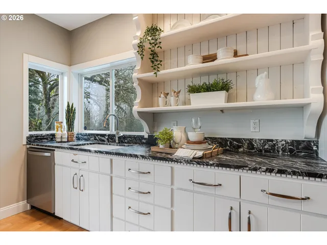 $950,000 | 15109 2nd Street Northeast, Aurora, OR 97002