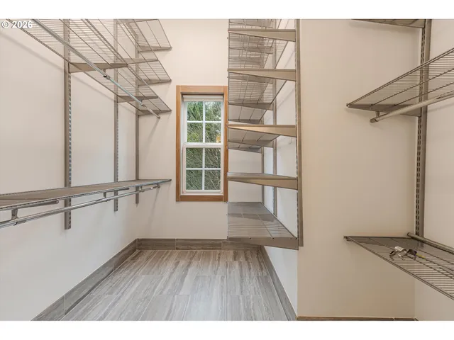 $950,000 | 15109 2nd Street Northeast, Aurora, OR 97002