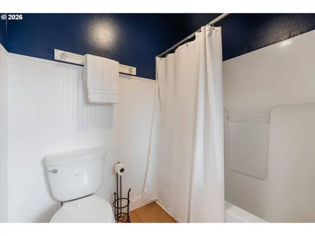 $950,000 | 15109 2nd Street Northeast, Aurora, OR 97002