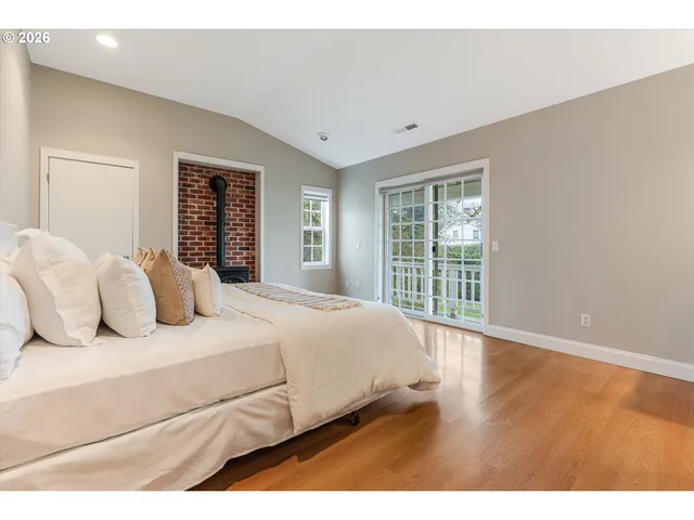 $950,000 | 15109 2nd Street Northeast, Aurora, OR 97002