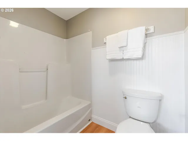 $950,000 | 15109 2nd Street Northeast, Aurora, OR 97002