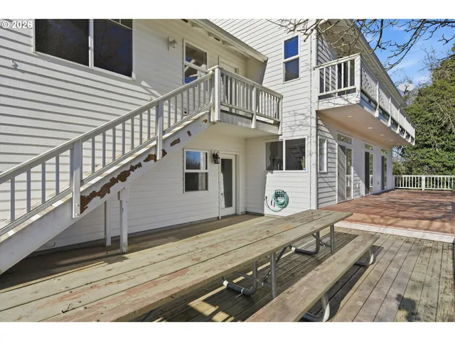 $950,000 | 15109 2nd Street Northeast, Aurora, OR 97002