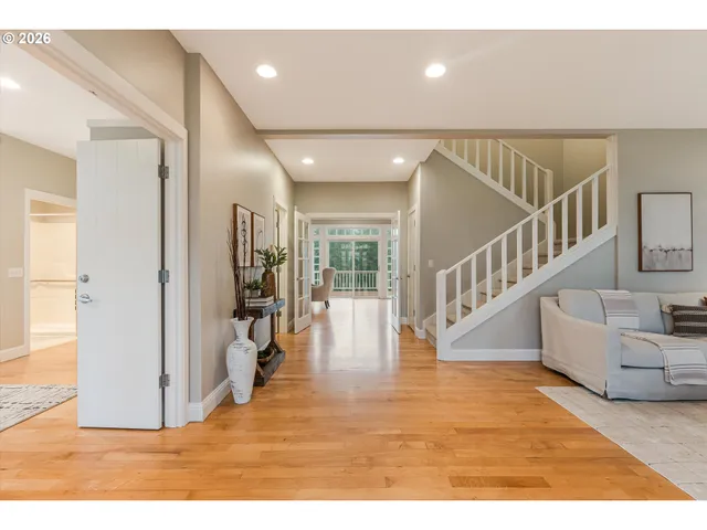 $950,000 | 15109 2nd Street Northeast, Aurora, OR 97002