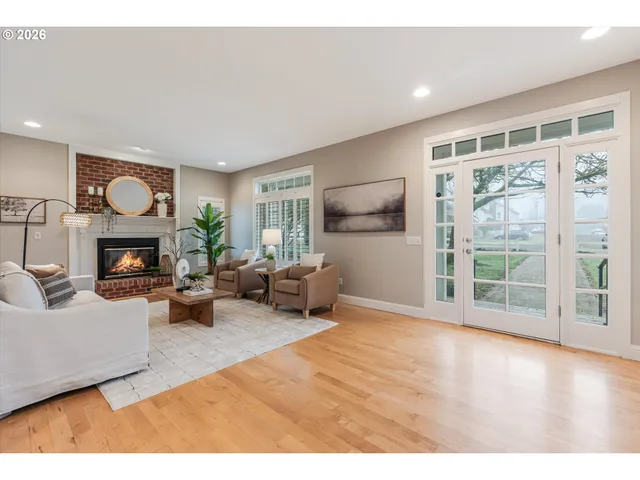 $950,000 | 15109 2nd Street Northeast, Aurora, OR 97002