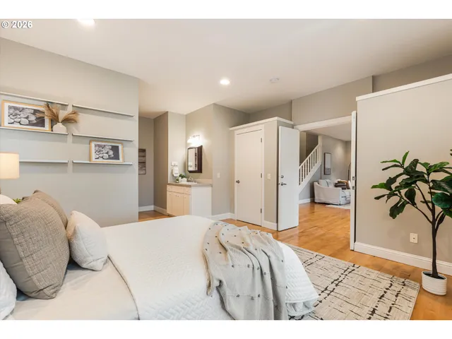 $950,000 | 15109 2nd Street Northeast, Aurora, OR 97002