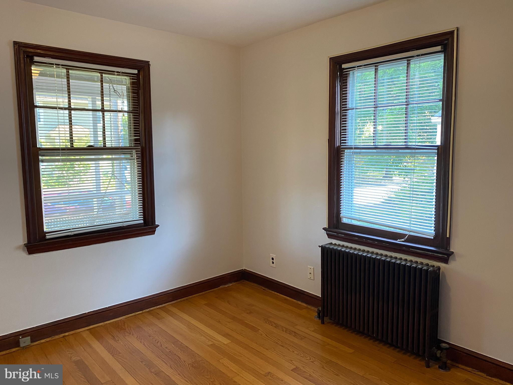 202 East Spring Street Alexandria, VA 22301 - Photo 17 of 45 an empty room with wooden floor and windows