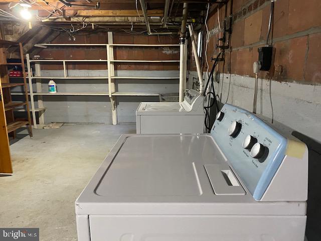 202 East Spring Street Alexandria, VA 22301 - Photo 23 of 45 a view of walk in closet with empty racks