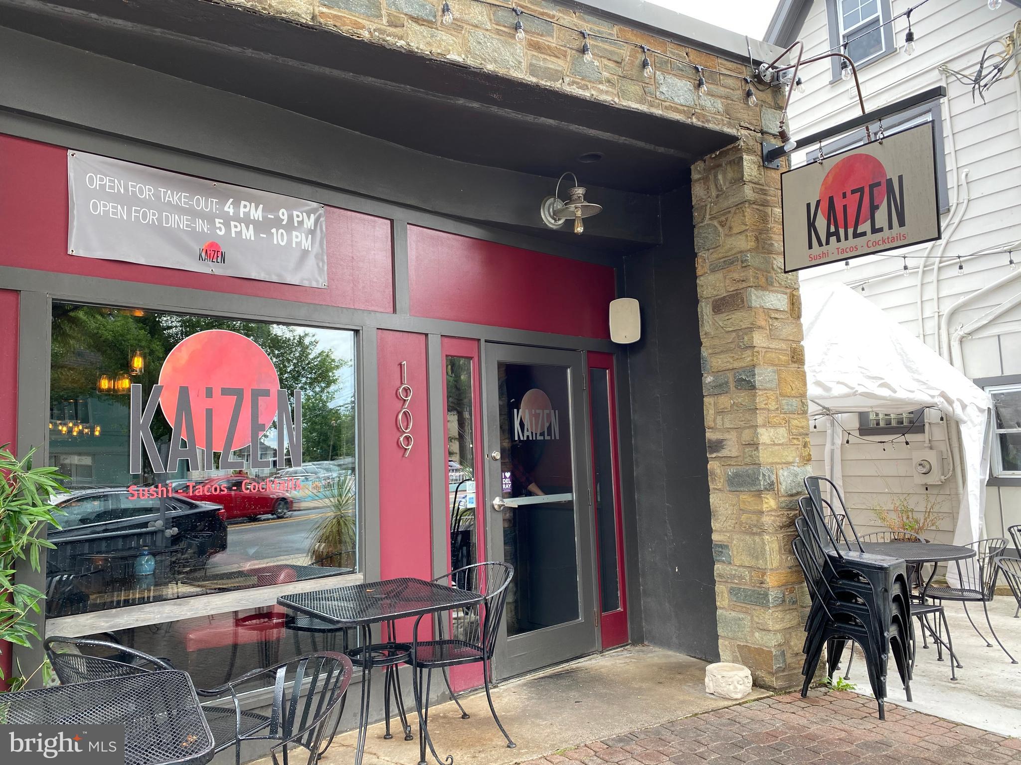 202 East Spring Street Alexandria, VA 22301 - Photo 41 of 45 a view of a tables and chairs in a patio