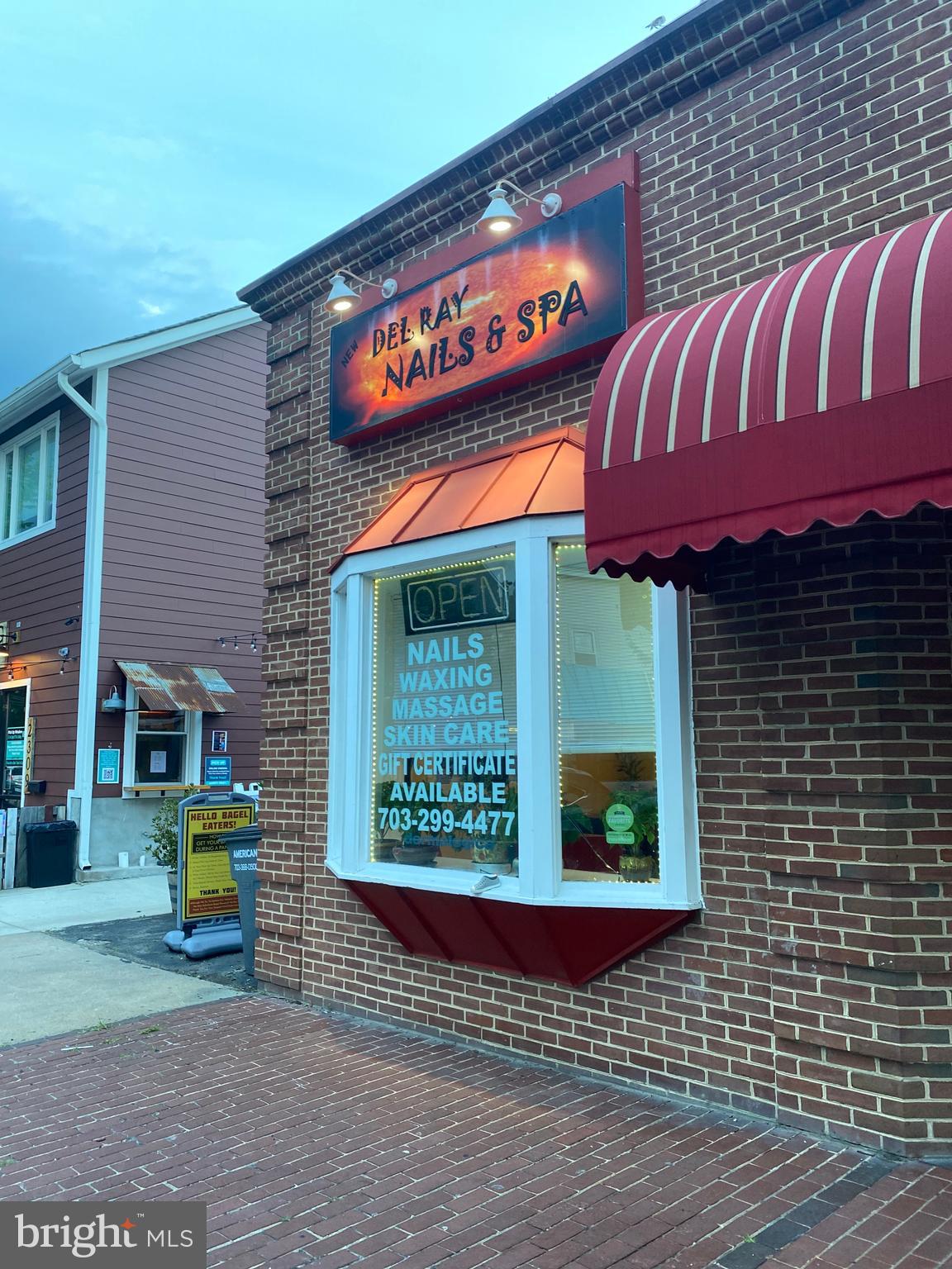 202 East Spring Street Alexandria, VA 22301 - Photo 42 of 45 a front view of a building with garden