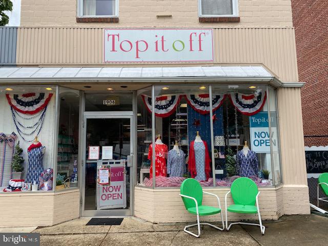 202 East Spring Street Alexandria, VA 22301 - Photo 45 of 45 a store with outdoor seating