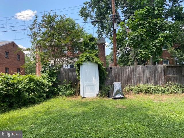 202 East Spring Street Alexandria, VA 22301 - Photo 9 of 45 a backyard of a house with lots of green space
