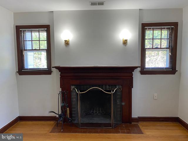202 East Spring Street Alexandria, VA 22301 - Photo 10 of 45 a room with furniture and a fireplace