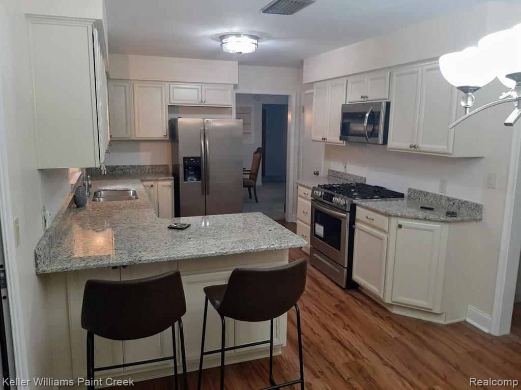 270 Chippewa Road Pontiac, MI 48341 - Photo 9 of 40