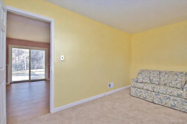 a view of livingroom with furniture