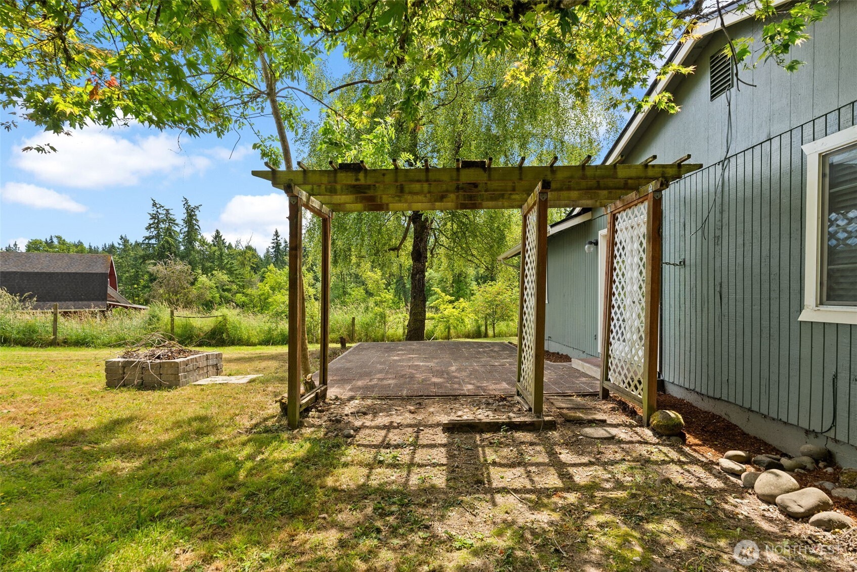 11810 County Line Road East Edgewood, WA 98372 - Photo 23 of 38 a view of a porch with large tree