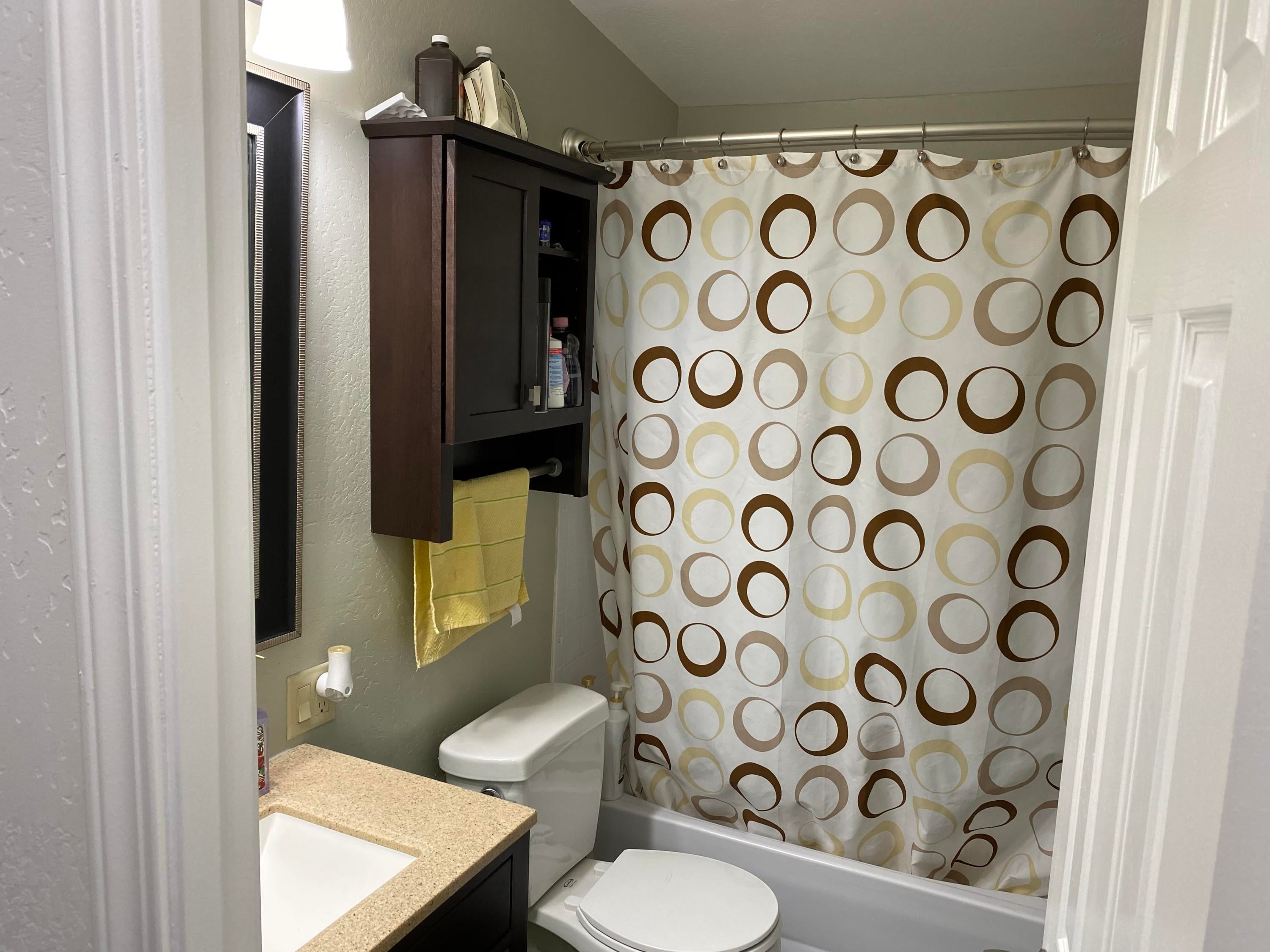 939 South Valley Road, Unit 10 Ashland, OR 97520 - Photo 14 of 23 Guest bathroom.