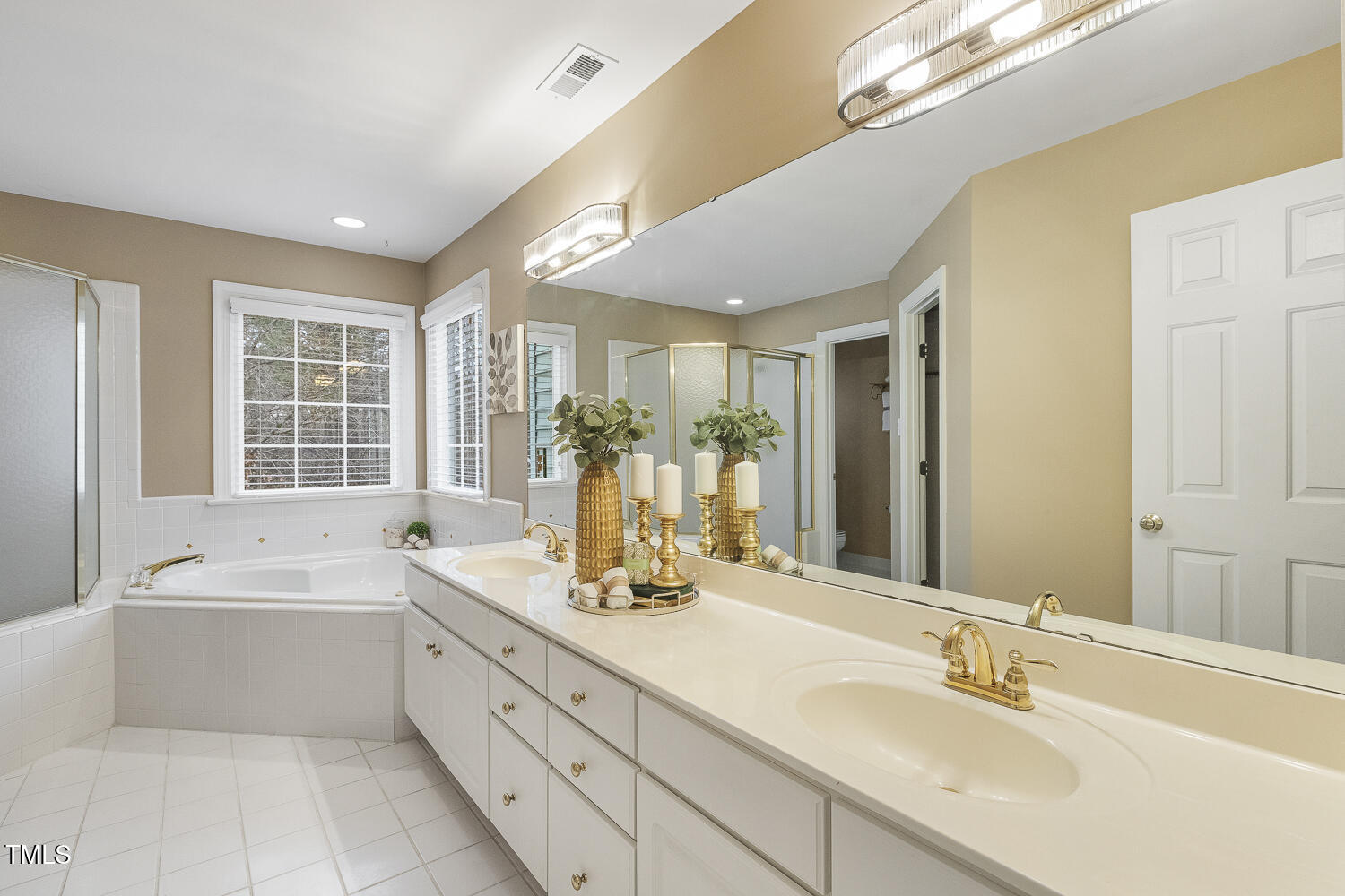 312 Arlington Ridge Cary, NC 27513 - Photo 10 of 17 Primary Bath