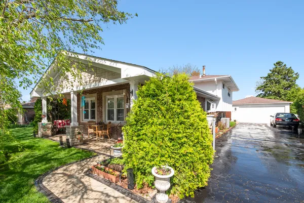 $444,000 | 7437 Garden Lane, Justice, IL 60458
