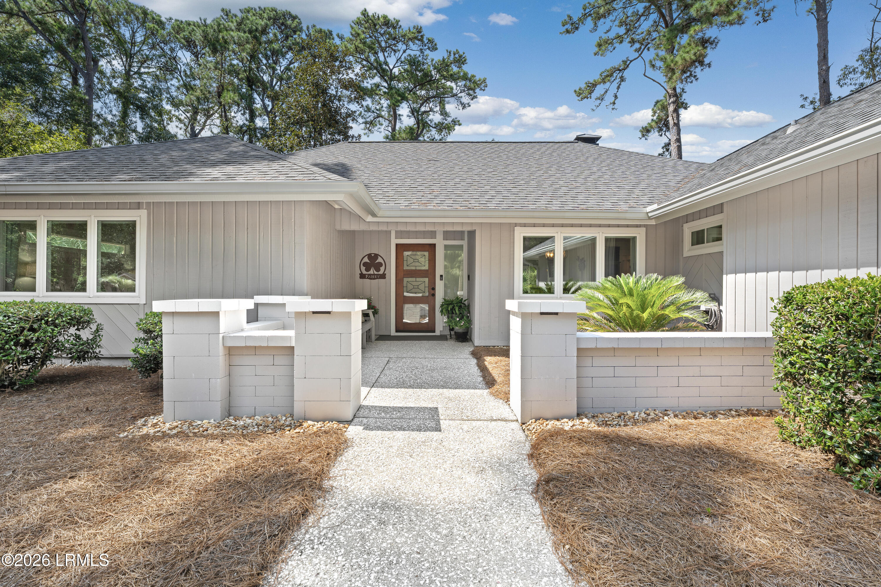 27 Pineland Road Hilton Head Island, SC 29926 - Photo 11 of 76 Front courtyard