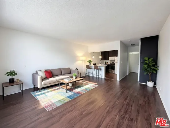 $1,850 | 1125 West 36th Place, Unit 1, Los Angeles, CA 90007