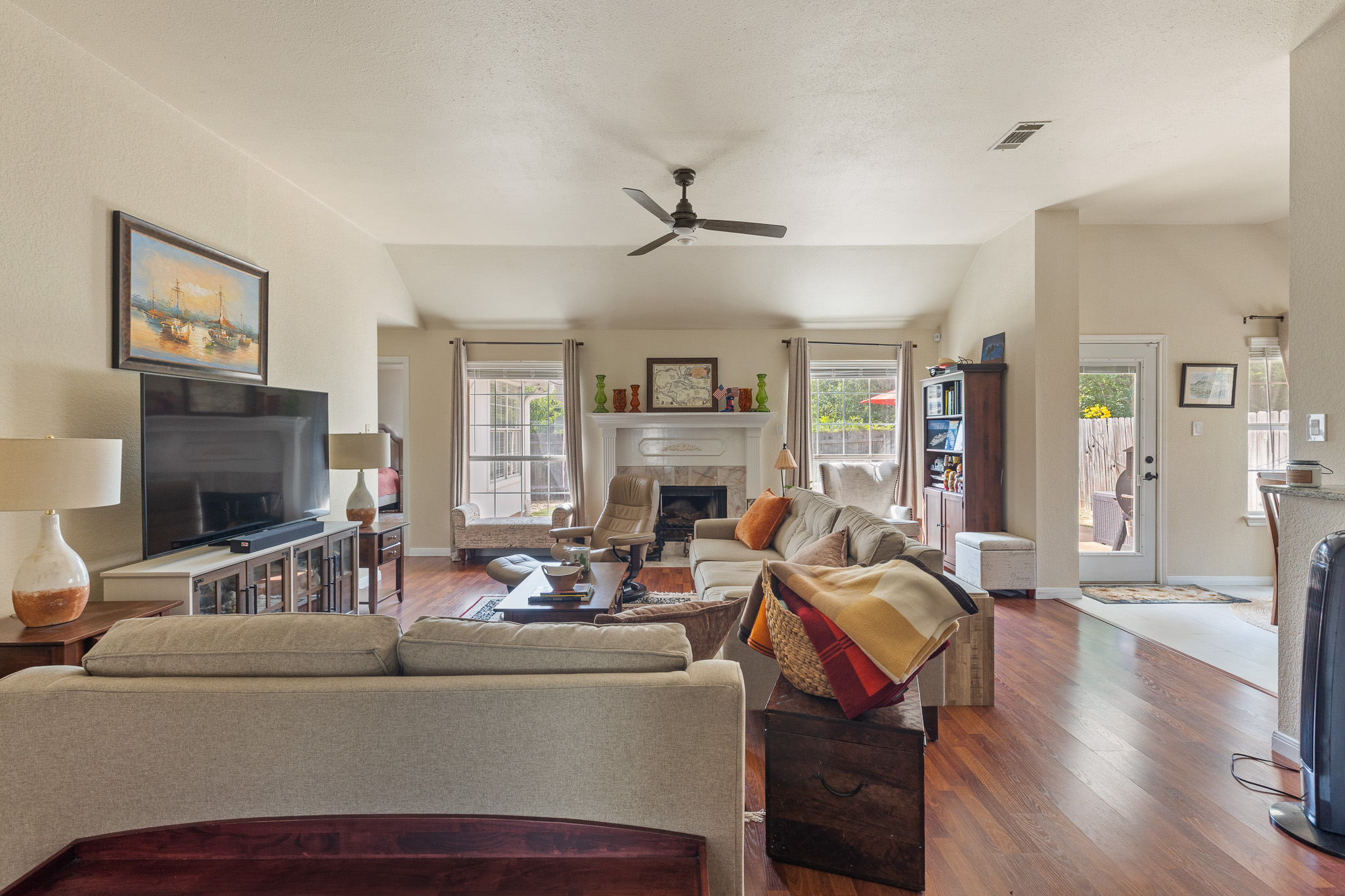 2305 Raintree Path Round Rock, TX 78664 - Photo 6 of 36