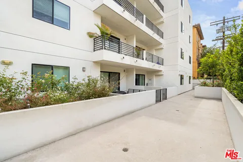 $1,190,000 | 1123 South Shenandoah Street, Unit 101, Los Angeles, CA 90035