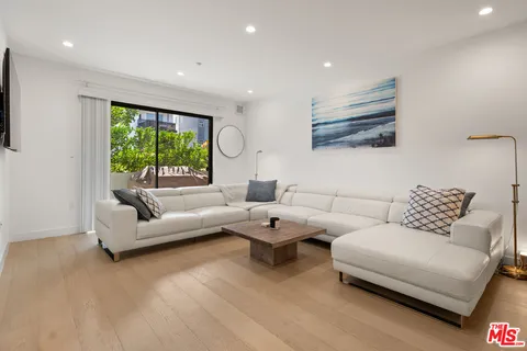 $1,190,000 | 1123 South Shenandoah Street, Unit 101, Los Angeles, CA 90035