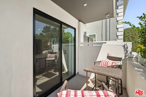 $1,190,000 | 1123 South Shenandoah Street, Unit 101, Los Angeles, CA 90035