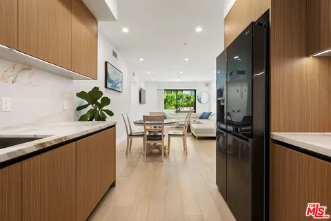 $1,190,000 | 1123 South Shenandoah Street, Unit 101, Los Angeles, CA 90035