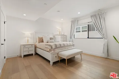 $1,190,000 | 1123 South Shenandoah Street, Unit 101, Los Angeles, CA 90035