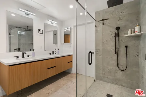 $1,190,000 | 1123 South Shenandoah Street, Unit 101, Los Angeles, CA 90035