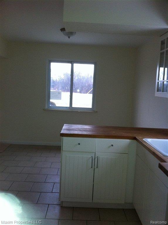26617 Wick Road Taylor, MI 48180 - Photo 8 of 12 KitchDinRm.JPG