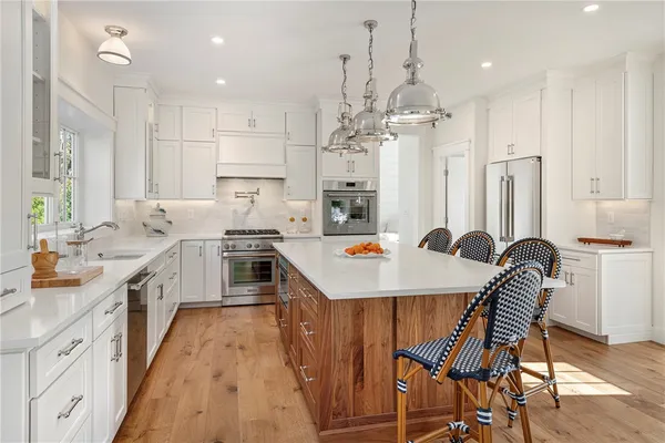 $1,585,000 | 1 Knowlton Court, Bristol, RI 02809