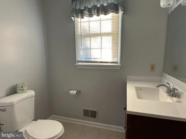 $2,900 | 703 Lora Lane, Hockessin, DE 19707