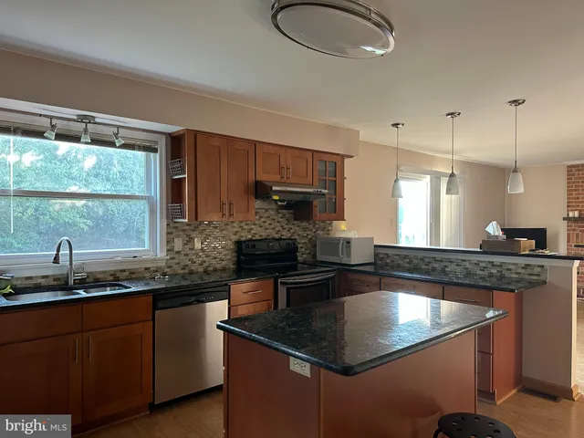 $2,900 | 703 Lora Lane, Hockessin, DE 19707