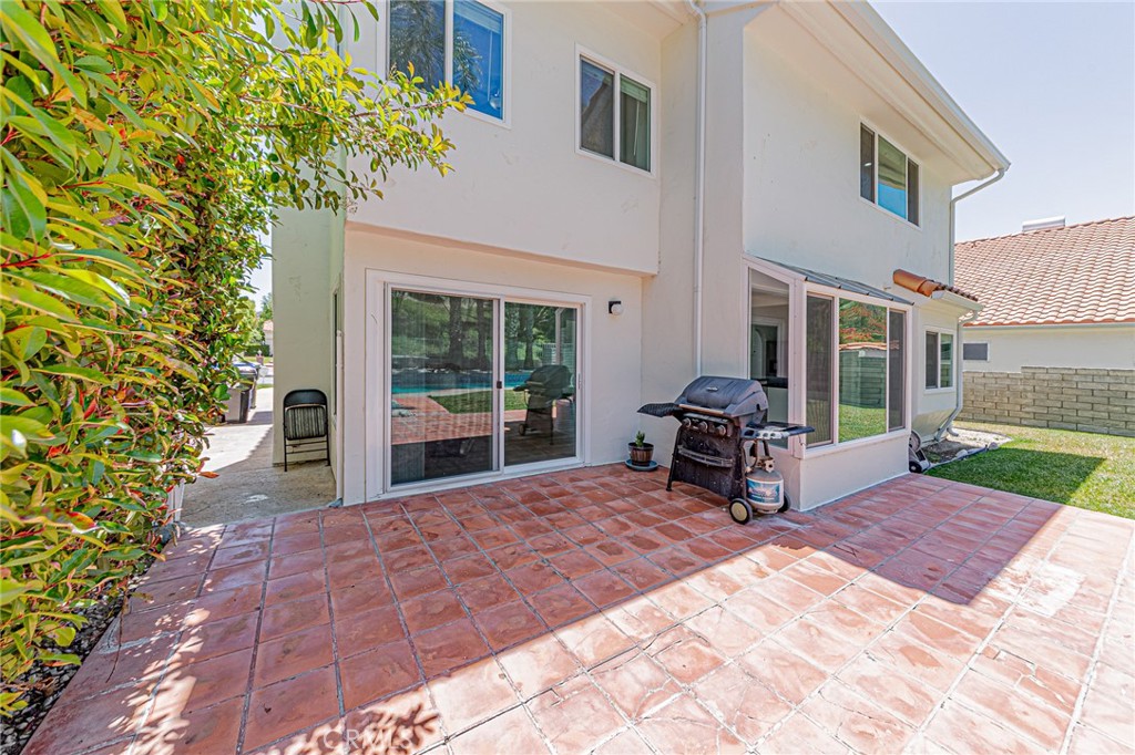 25533 Longfellow Place Stevenson Ranch, CA 91381 - Photo 32 of 47 a house view with a sitting space