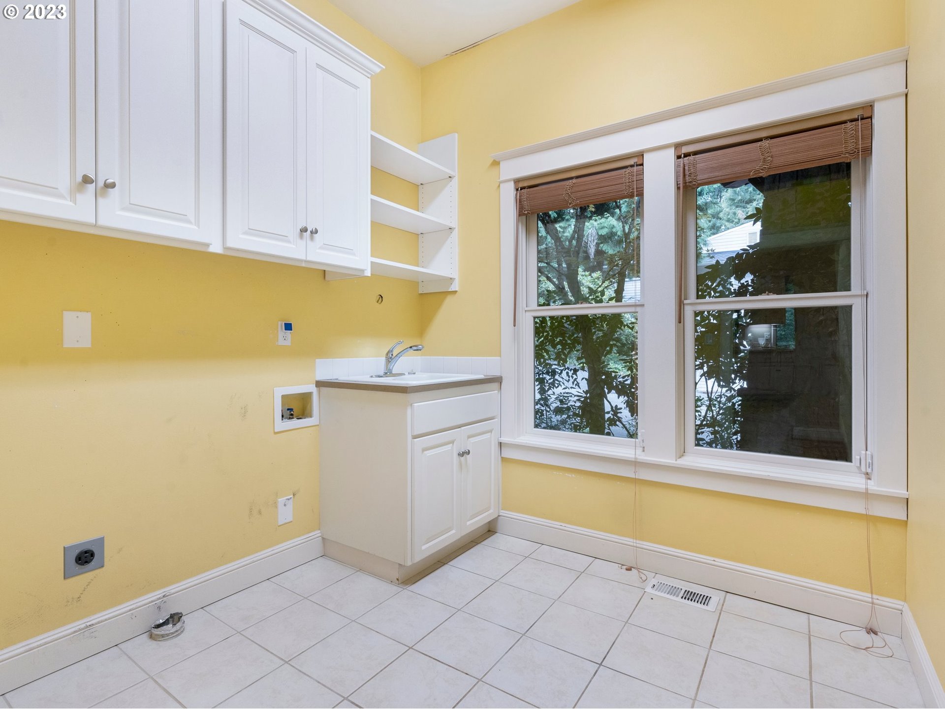 4410 West Burnside Road Portland, OR 97210 - Photo 15 of 42 a view of a kitchen with dishwasher and a window