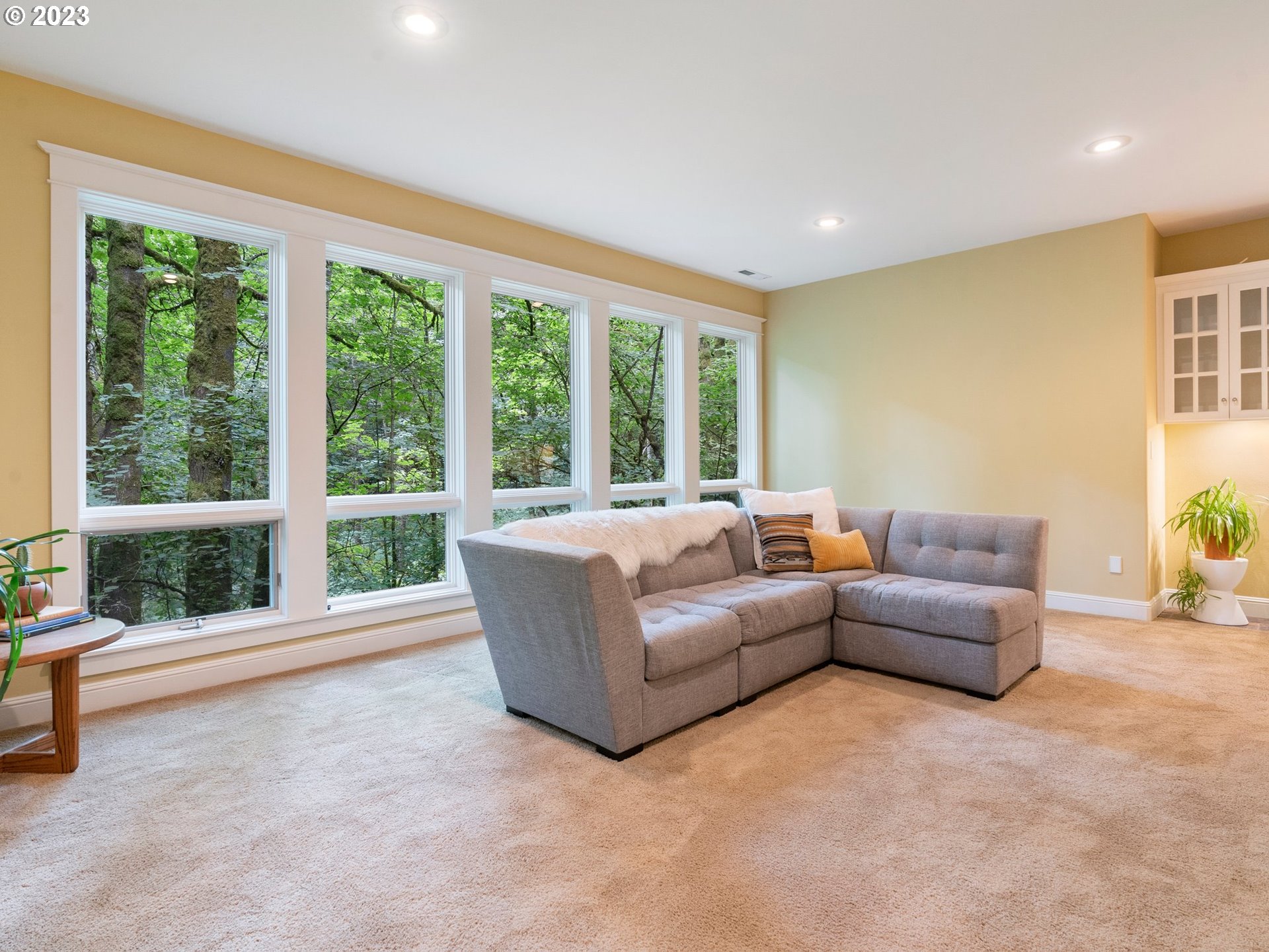 4410 West Burnside Road Portland, OR 97210 - Photo 20 of 42 a living room with furniture and a large window