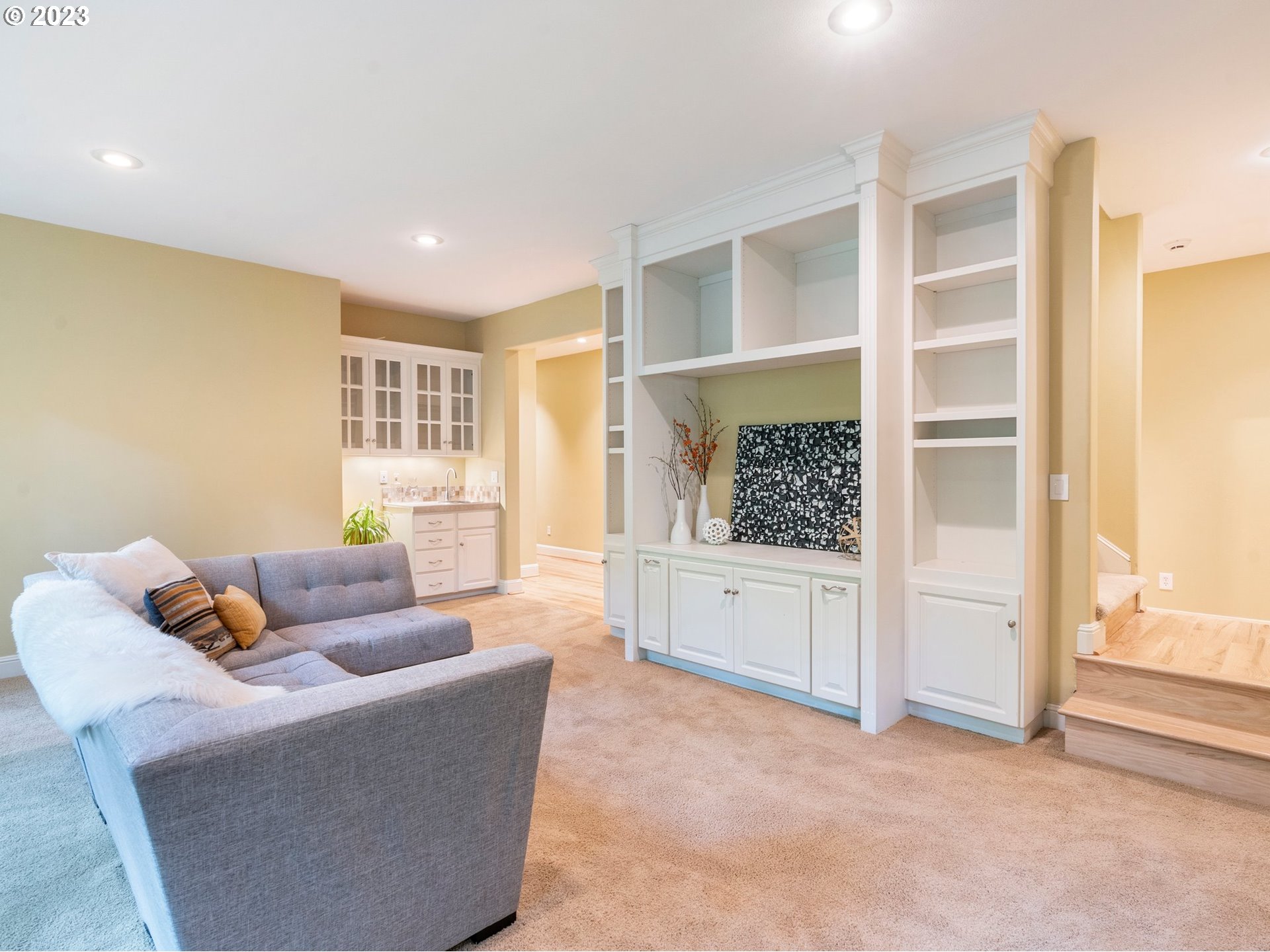 4410 West Burnside Road Portland, OR 97210 - Photo 21 of 42 a living room with furniture and a window