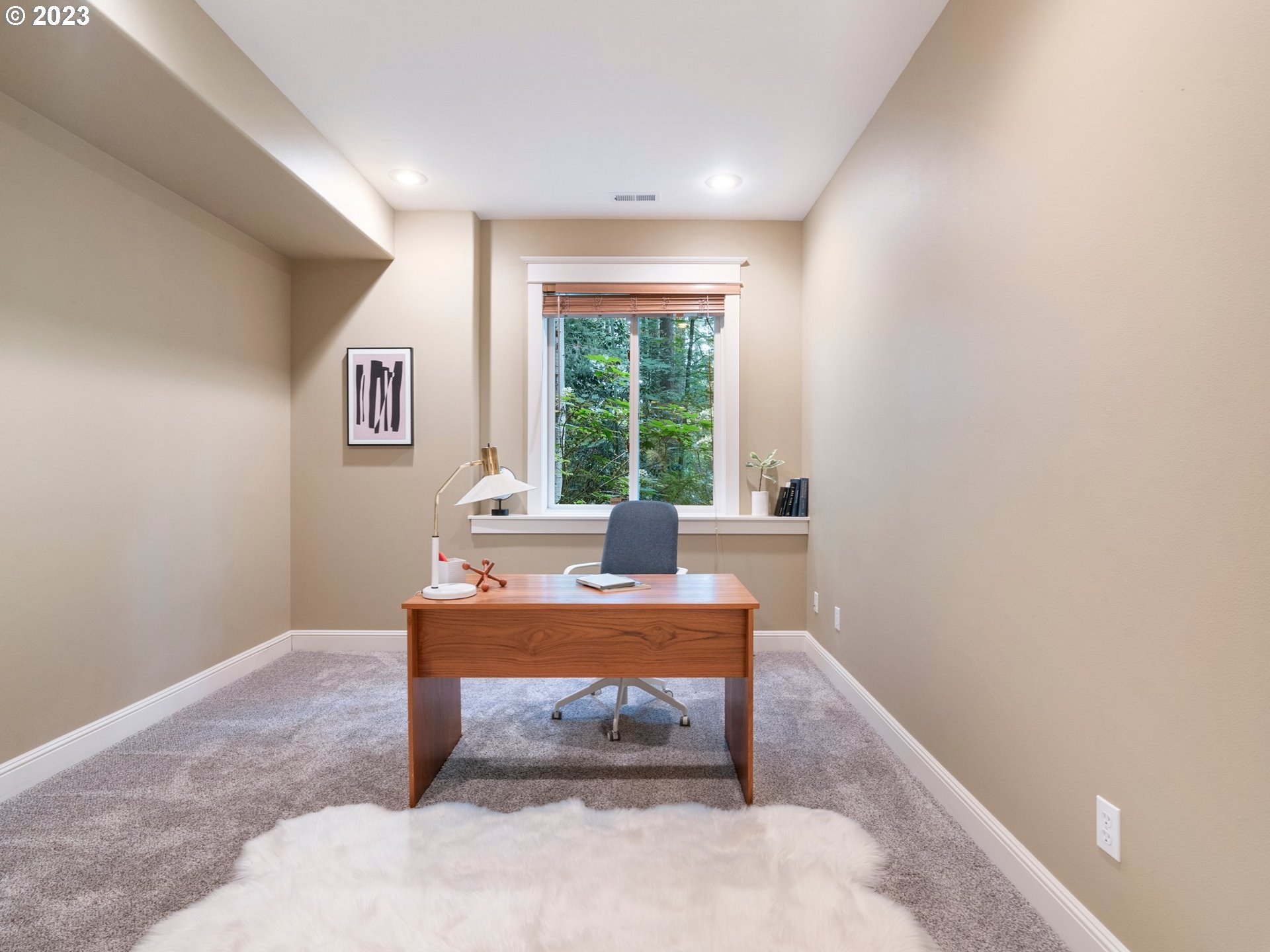 4410 West Burnside Road Portland, OR 97210 - Photo 26 of 42 a room with furniture and window