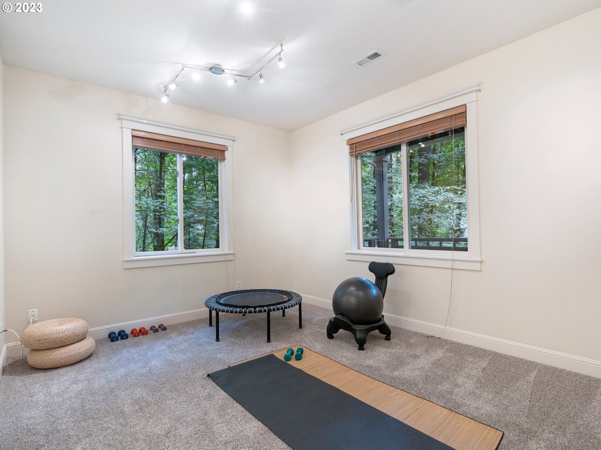 4410 West Burnside Road Portland, OR 97210 - Photo 28 of 42 a view of a workspace with a window