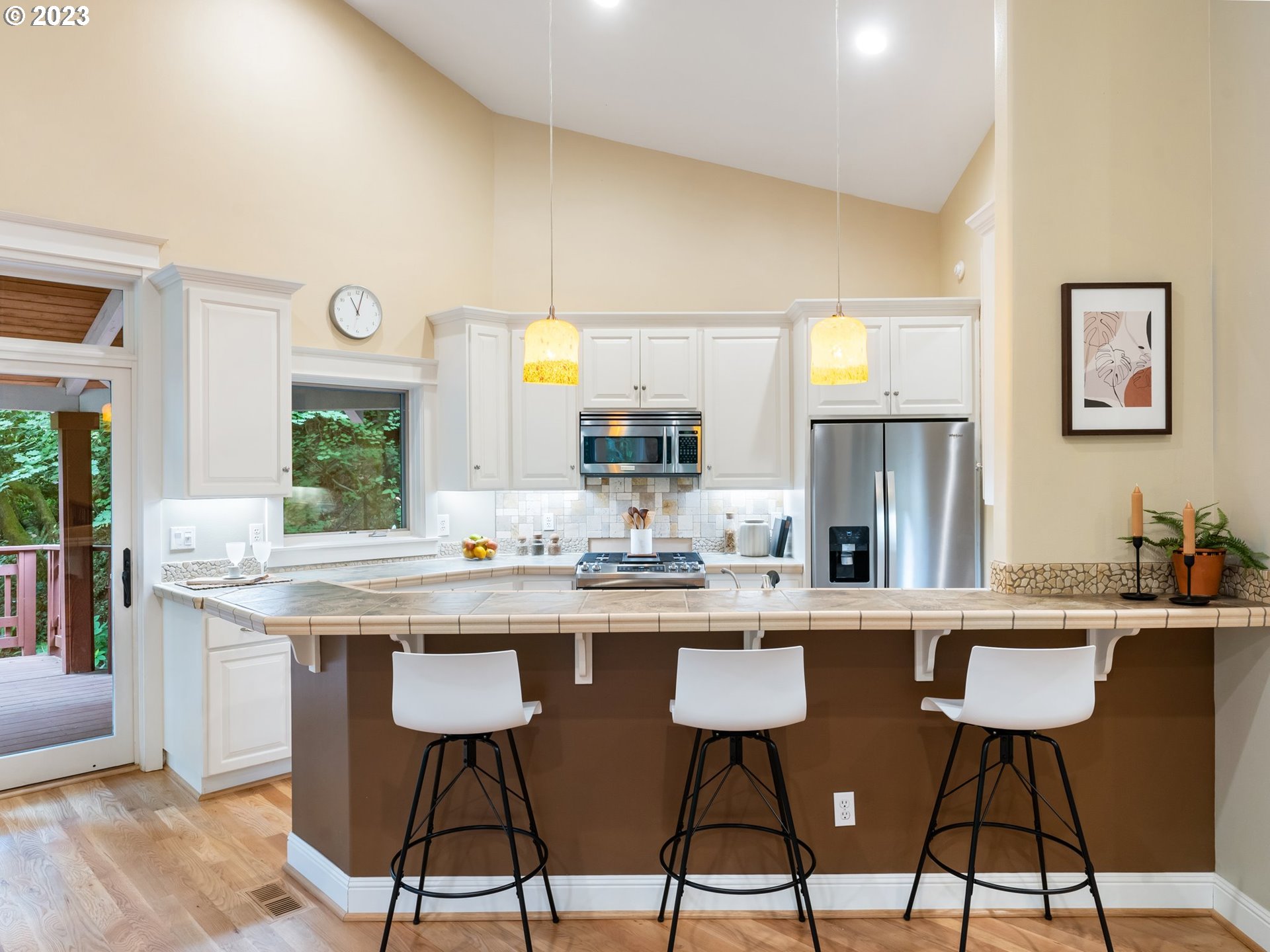 4410 West Burnside Road Portland, OR 97210 - Photo 10 of 42 a kitchen with stainless steel appliances kitchen island a table and chairs in it