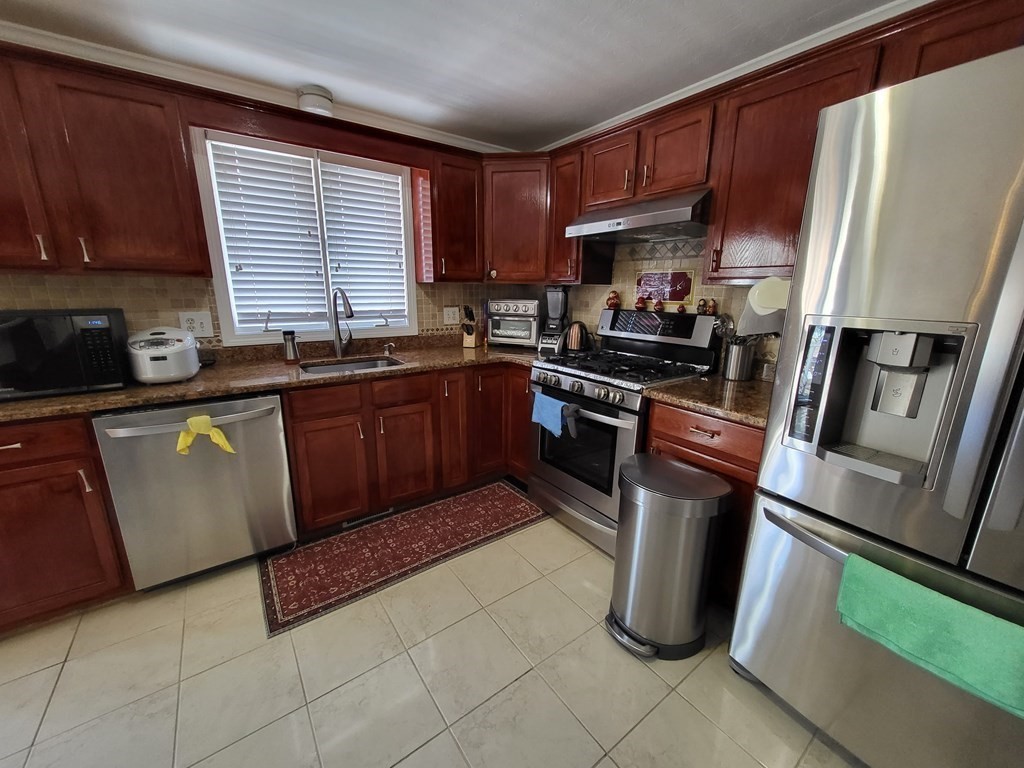 16 Krypto Circle Randolph, MA 02368 - Photo 9 of 23