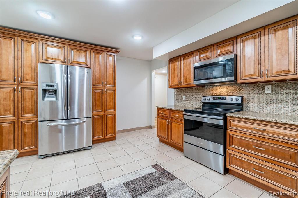 30210 High Valley Road Farmington Hills, MI 48331 - Photo 16 of 40