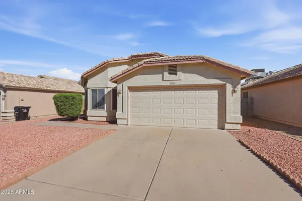 $2,395 | 3030 East Topeka Drive, Phoenix, AZ 85050