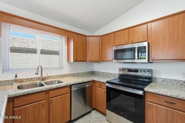 $2,395 | 3030 East Topeka Drive, Phoenix, AZ 85050