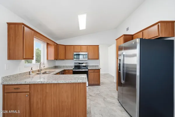 $2,395 | 3030 East Topeka Drive, Phoenix, AZ 85050