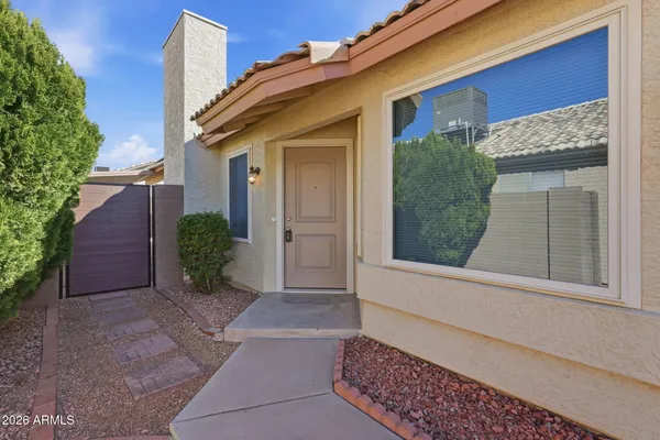 $2,395 | 3030 East Topeka Drive, Phoenix, AZ 85050
